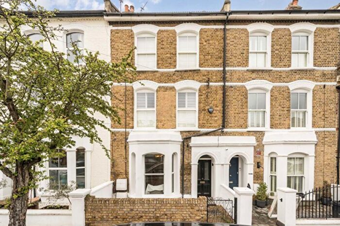 2 Bedroom Flat For Sale In Nansen Road, Clapham Common Northside, SW11