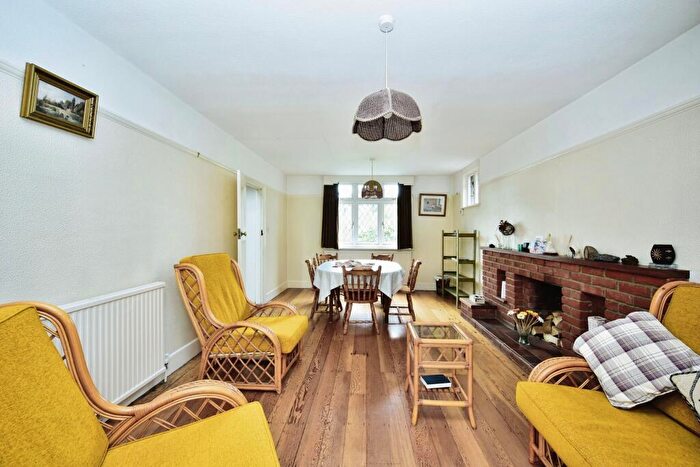 4 Bedroom Detached House For Sale In Buckland Road, Maidstone, Kent, ME16