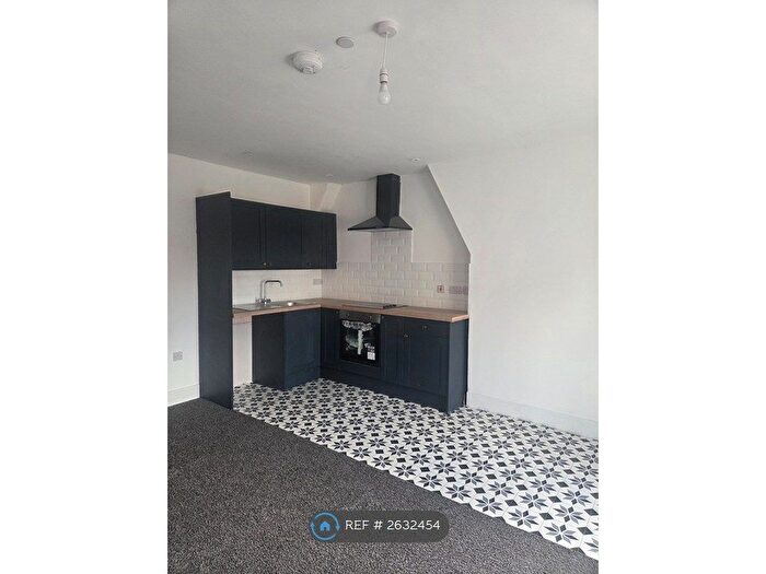 2 Bedroom Flat To Rent In Chester Road West Street, Shotton, Deeside, CH5