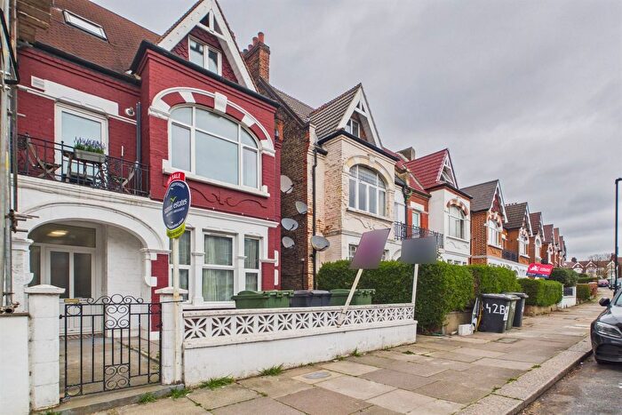 2 Bedroom Flat For Sale In Stanthorpe Road, Streatham, London, SW16