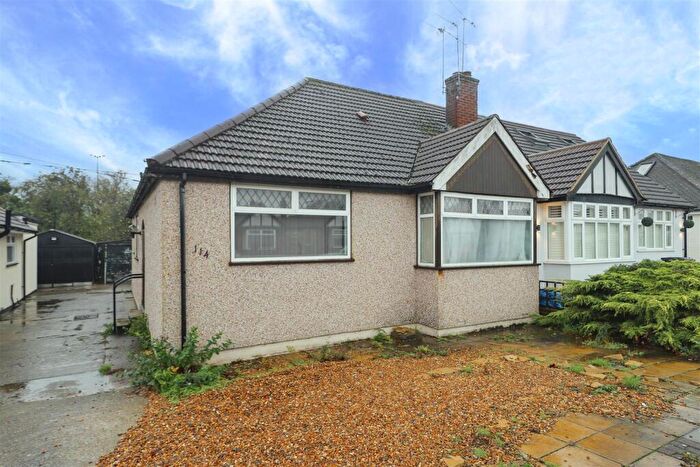 3 Bedroom Bungalow For Sale In Herlwyn Avenue, Ruislip, HA4