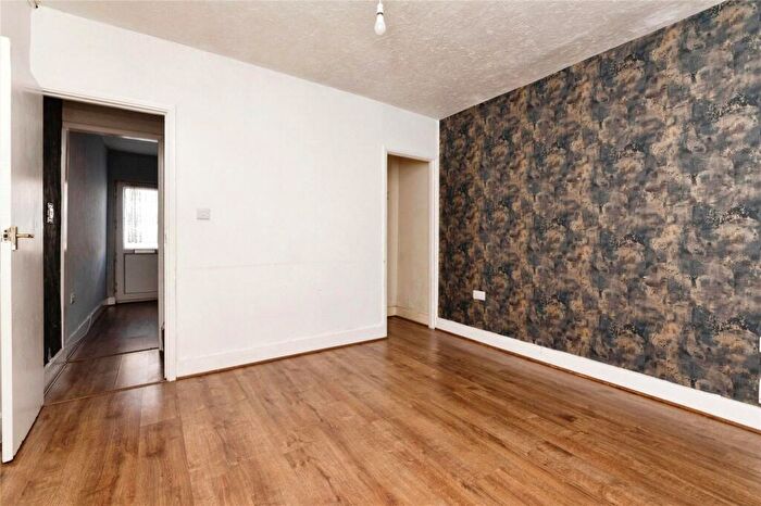 2 Bedroom End Of Terrace House For Sale In Argyll Road, Grays, Essex, RM17