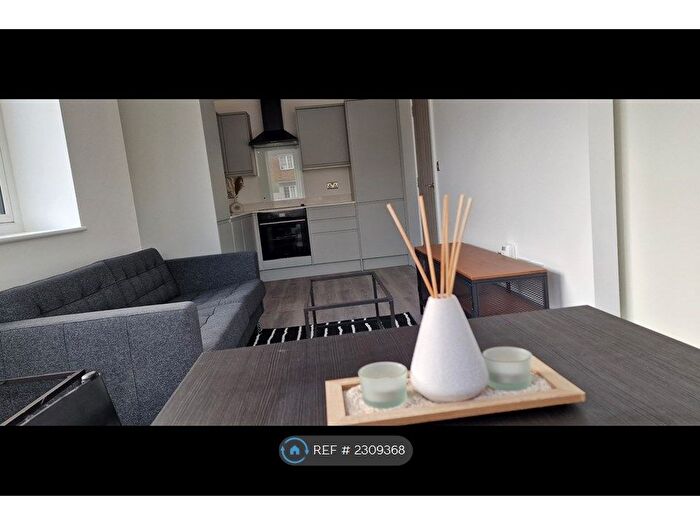 1 Bedroom Flat To Rent In Montrose House, Slough, SL1