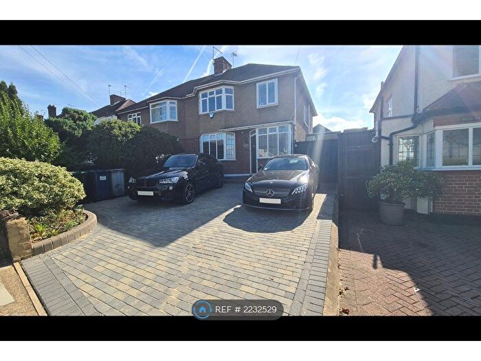 3 Bedroom Semi-Detached House To Rent In Cat Hill, Barnet, EN4
