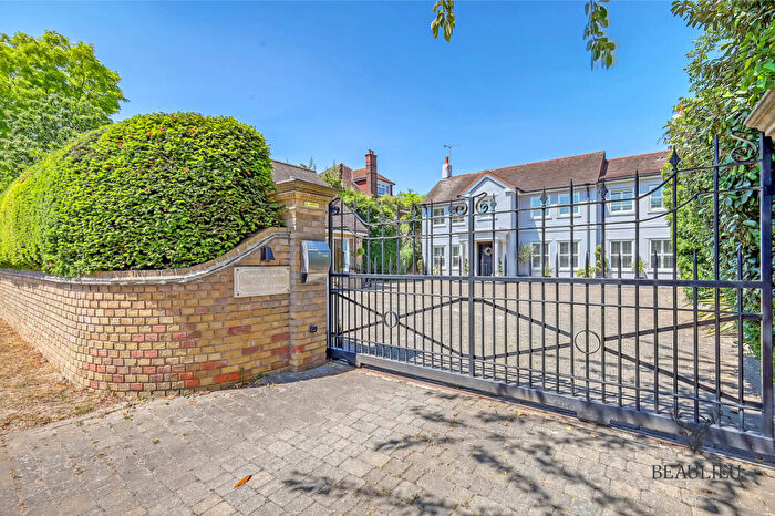 5 Bedroom Detached House For Sale In Springfield Road, Chelmsford, CM2