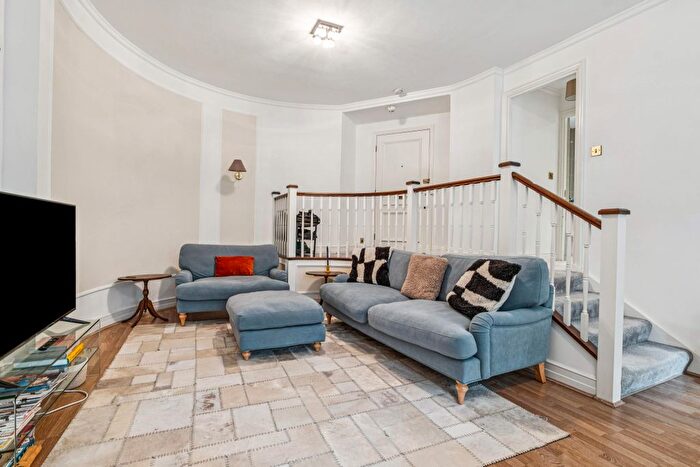 2 Bedroom Flat To Rent In Mansfield Street, W1G