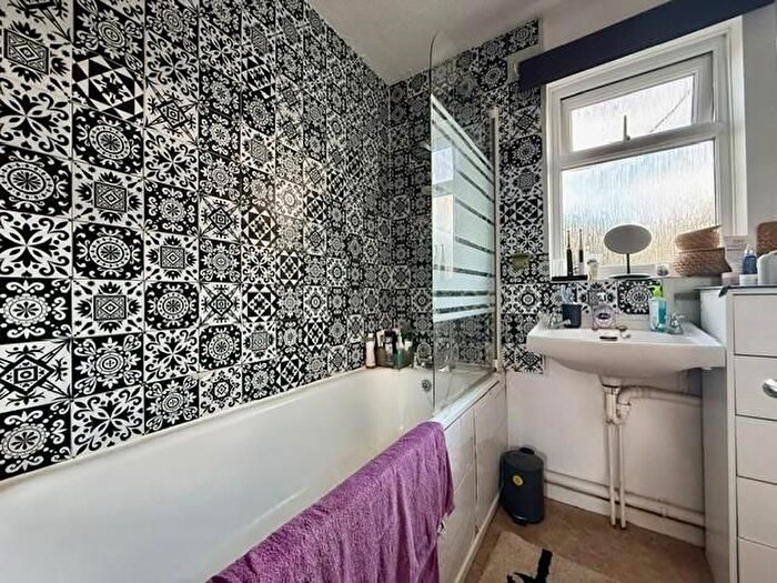 3 Bedroom Property To Rent In Godolphin Close, Freshbrook, Swindon, SN5