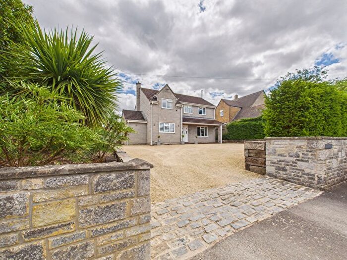 4 Bedroom Detached House For Sale In Martock Road, Long Load, TA10