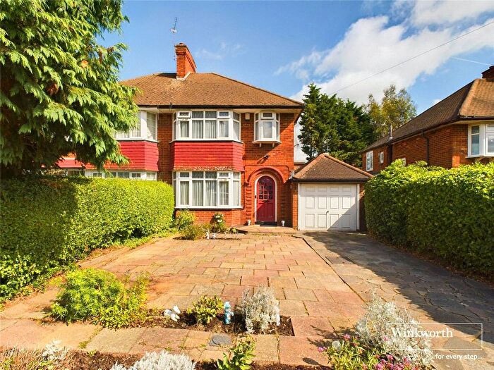 3 Bedroom Semi-Detached House To Rent In Alington Crescent, Kingsbury, London, NW9