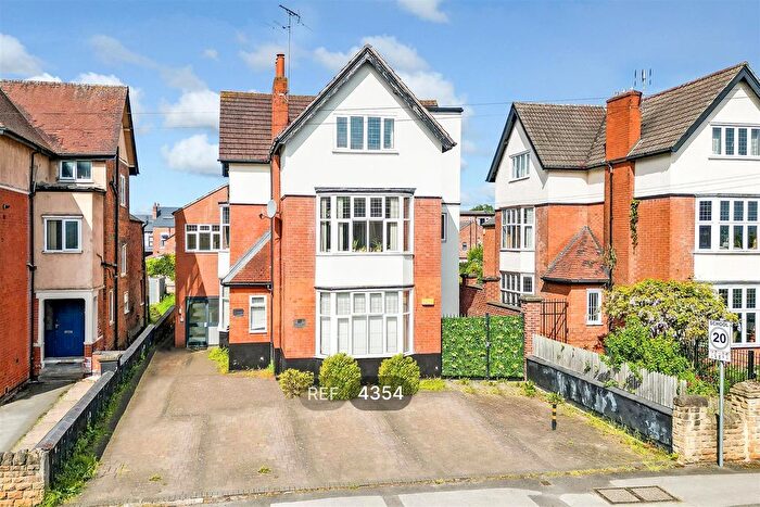 2 Bedroom Flat To Rent In Musters Road, Nottingham, NG2