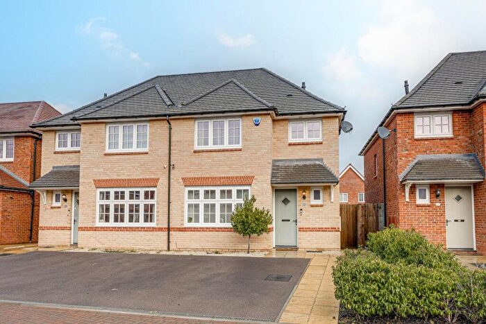 3 Bedroom Semi-Detached House For Sale In Shackleton Grove, Leighton Buzzard, LU7