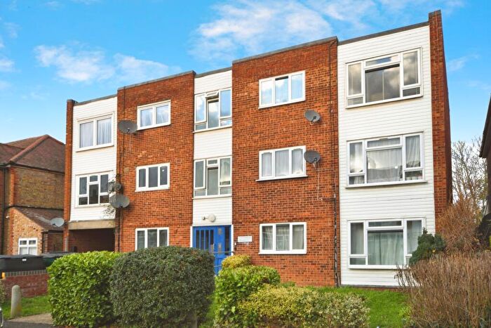 2 Bedroom Flat For Sale In Westward Road, London, E4