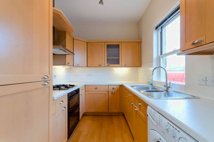 2 Bedroom Flat To Rent In Kingston Road, South Wimbledon, London, SW19