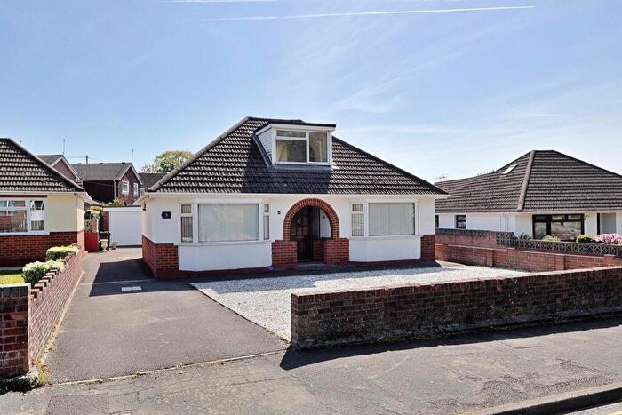 2 Bedroom Bungalow For Sale In Yarrells Lane, Upton, Poole, BH16