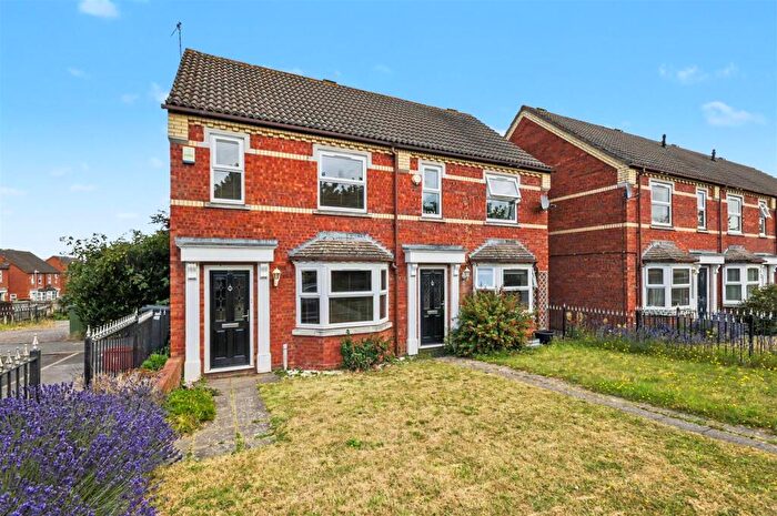 3 Bedroom Semi-Detached House To Rent In Chestnut Square, Leamington Spa, CV32