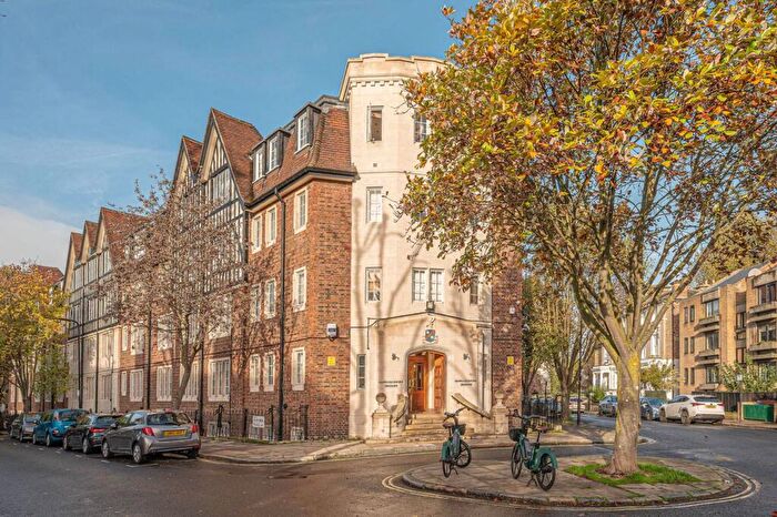 2 Bedroom Flat For Sale In Mortimer Crescent, St John's Wood, London, NW6