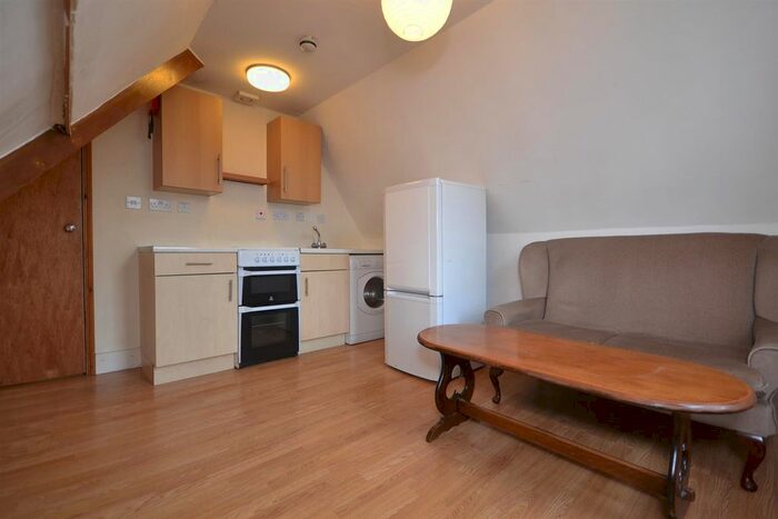 1 Bedroom Flat To Rent In Denmark Road, Reading, Berkshire, RG1