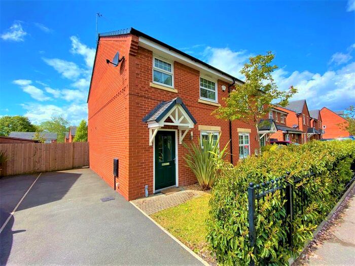 3 Bedroom Semi-Detached House To Rent In Weaste Lane, Salford, M6