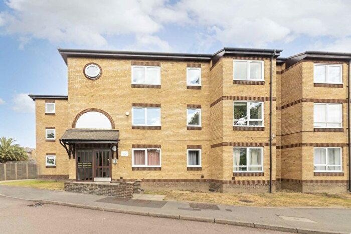 2 Bedroom Flat To Rent In Chaucer Drive, London, SE1