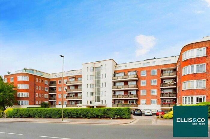 3 Bedroom Apartment For Sale In Riverside Drive, Golders Green Road, Golders Green, NW11