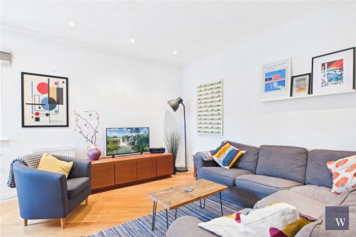 2 Bedroom Flat For Sale In Herbert Mews, London, SW2
