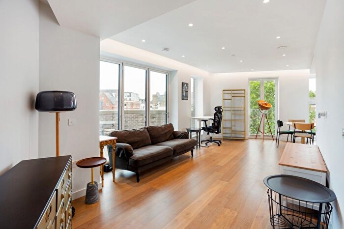 2 Bedroom Flat To Rent In Mount Pleasant, London, WC1X