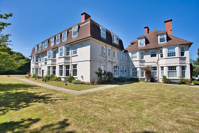 2 Bedroom Flat For Sale In Dixwell Road, Folkestone, Kent, CT20