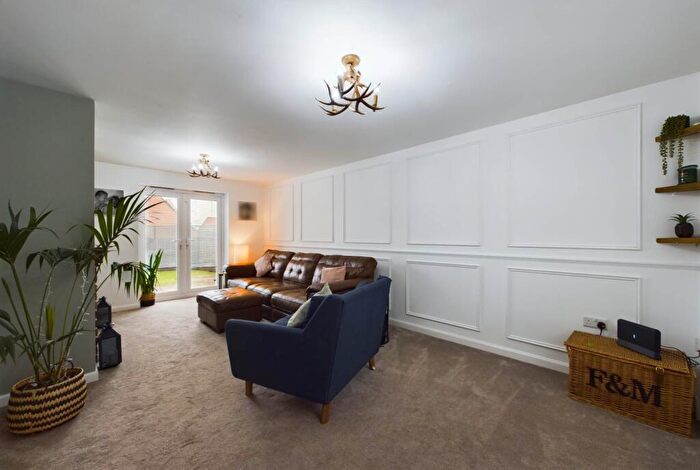5 Bedroom Detached House For Sale In Linnet Road, Aspen Park, HP3