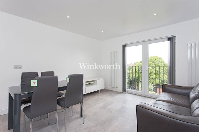 2 Bedroom Flat To Rent In Hendon Way, London, NW2