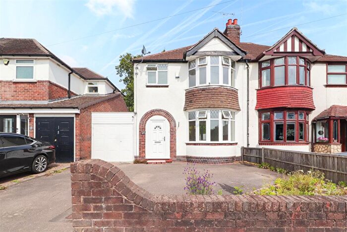 3 Bedroom Semi-Detached House To Rent In Dillotford Avenue, Styvechale, Coventry, CV3