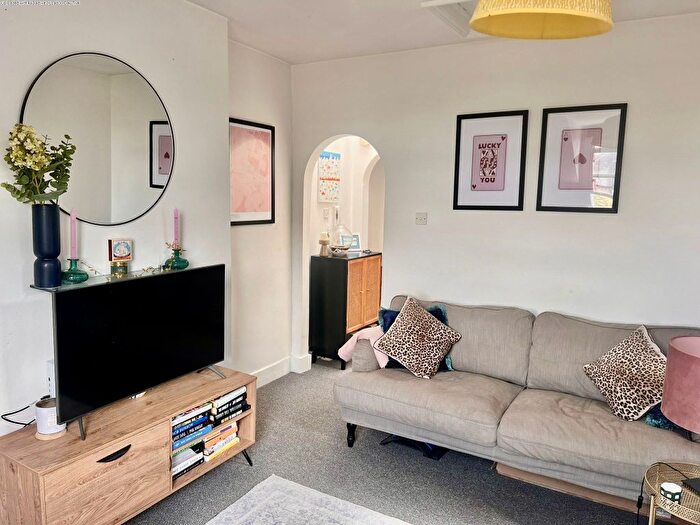 1 Bedroom Flat To Rent In Earlsfield Road, London, SW18