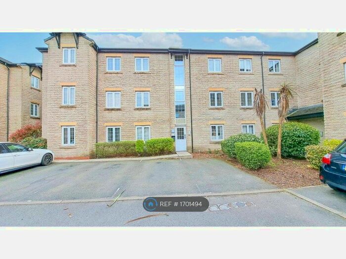 2 Bedroom Flat To Rent In Langwood Court, Haslingden, Rossendale, BB4