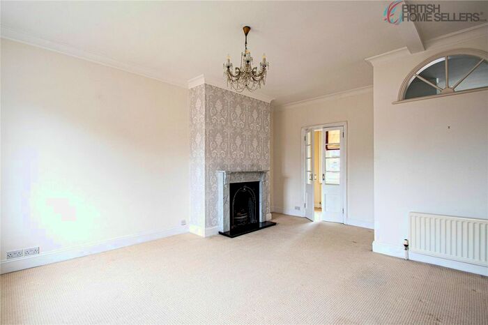 2 Bedroom Flat For Sale In Lees Court, Sheldwich Lees, Faversham, Kent ME13