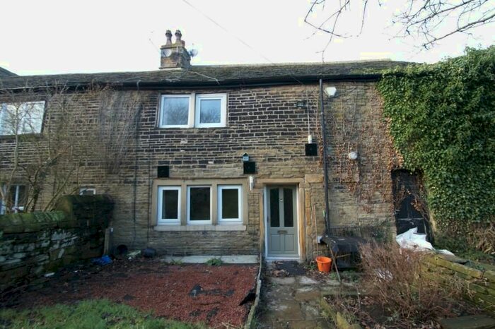 2 Bedroom Terraced House To Rent In Woodhall Road, Caverley, LS28