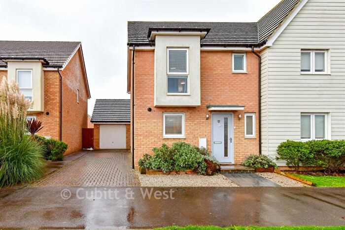 3 Bedroom Semi-Detached House For Sale In Richardson Way, Littlehampton, West Sussex, BN17