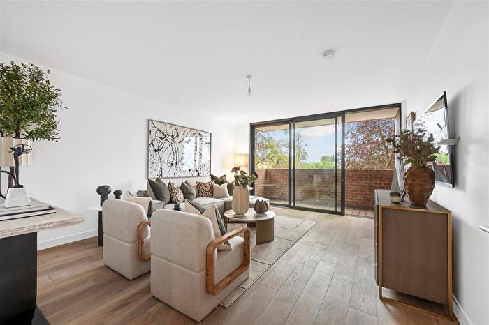 2 Bedroom Flat For Sale In Cottenham Park Road, Wimbledon, SW20