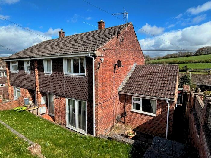 4 Bedroom Semi-Detached House For Sale In Oak Way, Littledean, GL14