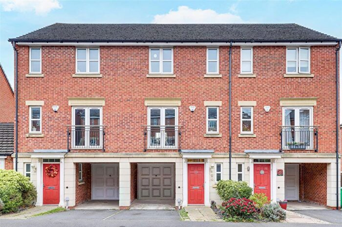 3 Bedroom Terraced House For Sale In Kelham Drive, Nottingham, NG5