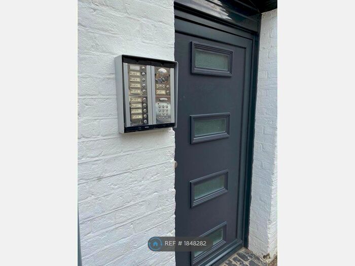 Studio To Rent In Holywell House, London, E11