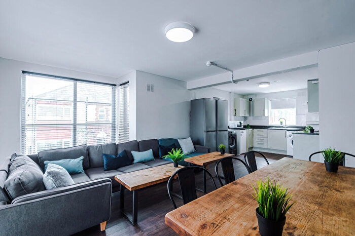 6 Bedroom Flat To Rent In Church Street, Nottingham, NG7