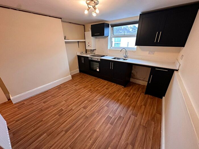 3 Bedroom Flat To Rent In Lea Bridge Road, E10