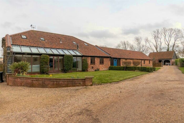 5 Bedroom Barn Conversion To Rent In Hall Road, Welborne, Dereham, NR20