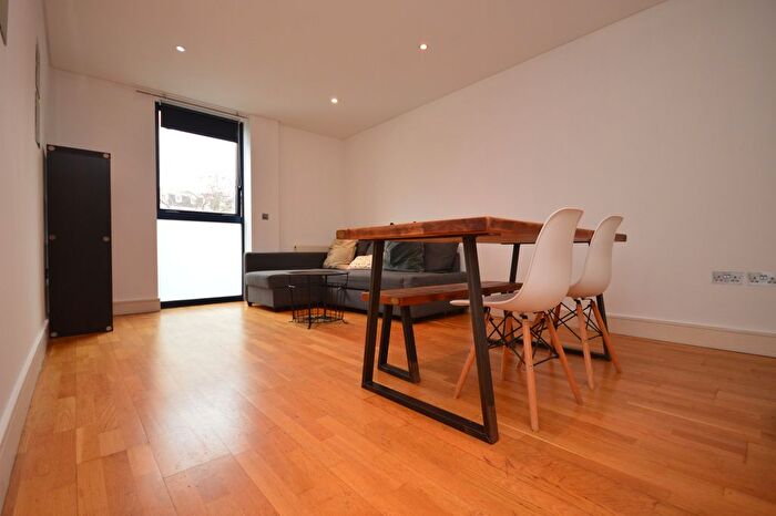 1 Bedroom Flat To Rent In Trafalgar Point, Islington, N1