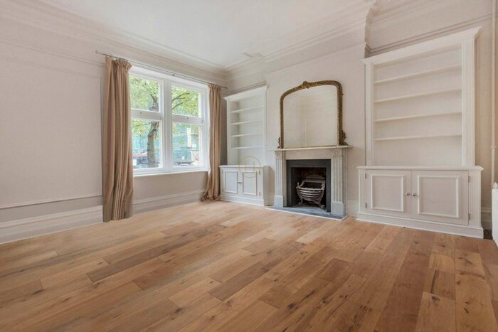 2 Bedroom Flat To Rent In Bedford Court Mansions, Adeline Place, Bloomsbury, Fitzrovia WC1B