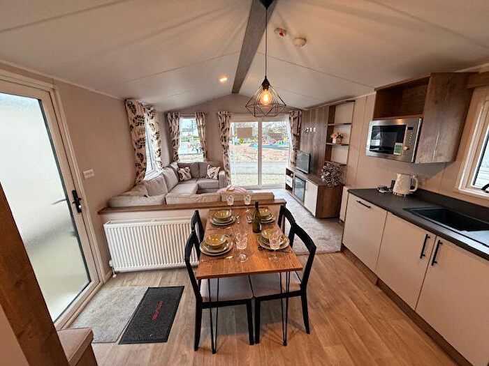 2 Bedroom Mobile/park Home For Sale In Holms Farm Road, Dalrymple, Ayr, KA6