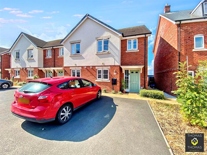 3 Bedroom End Terrace House For Sale In Millstone Way, Gloucester, GL1