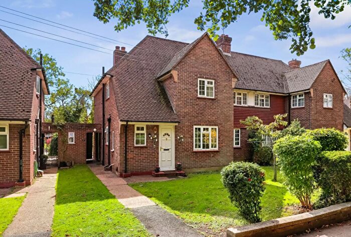 2 Bedroom Maisonette For Sale In Worcester Park Road, Worcester Park, KT4