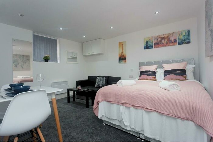 Studio To Rent In Bayswater Place, Leeds, LS8