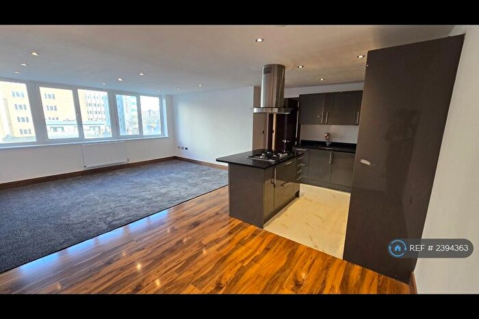 3 Bedroom Flat To Rent In Stoneham House, Croydon, CR0