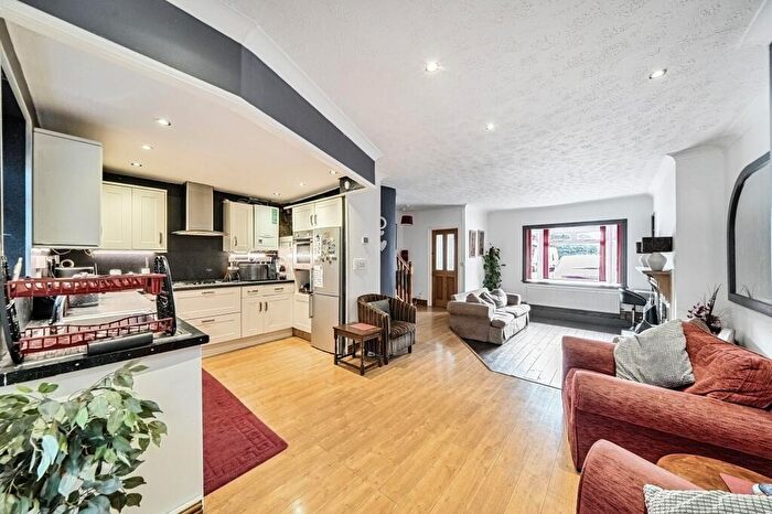 4 Bedroom End Of Terrace House For Sale In Sydenham Road, Croydon, CR0